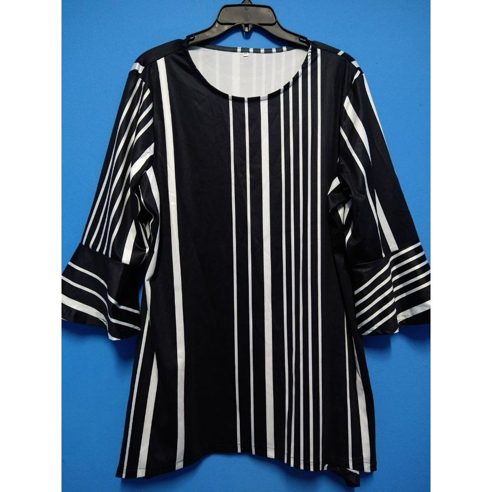 black and white Striped 3/4 Sleeve Blouse size 2X